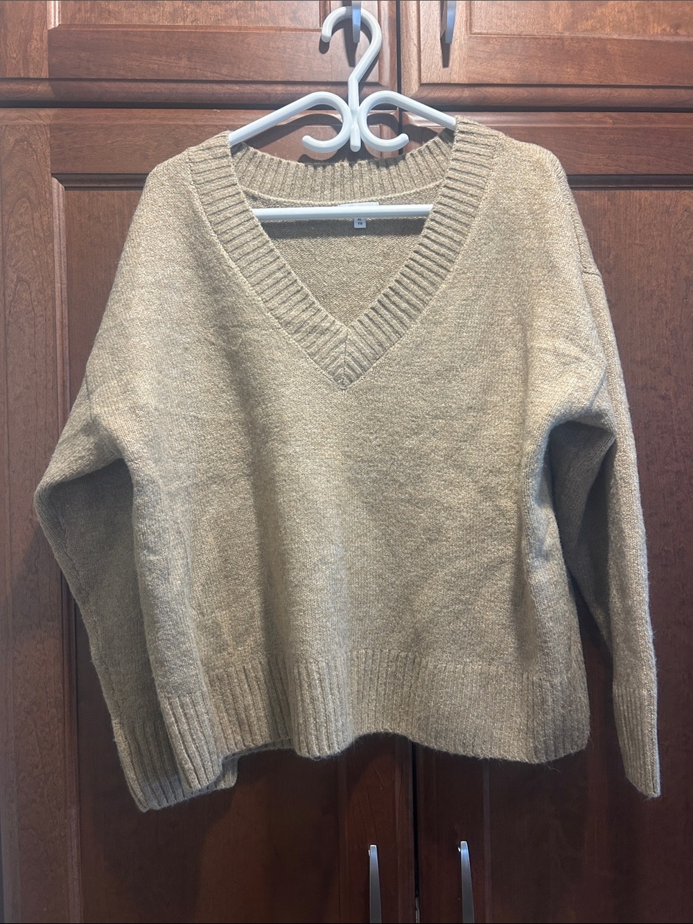 Reitmans Women's V-Neck Sweater in Beige-Tan Knit